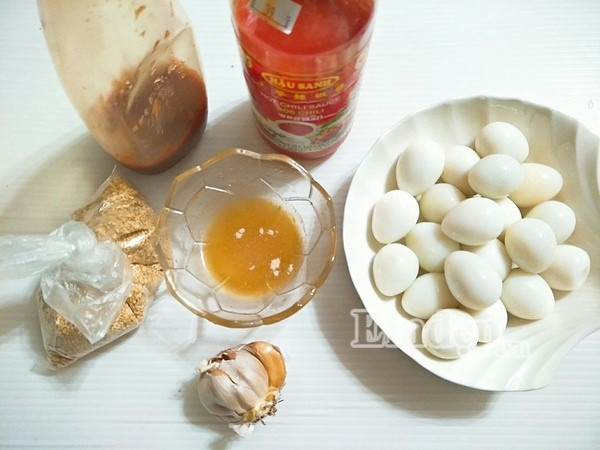 10 phut lam trung cut sot chua ngot don gian ngon com