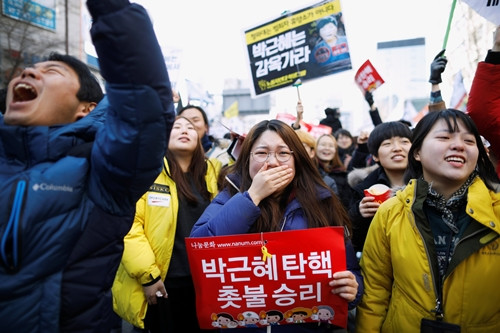 the gioi noi bat trong tuan tong thong han quoc park geun hye bi phe truat