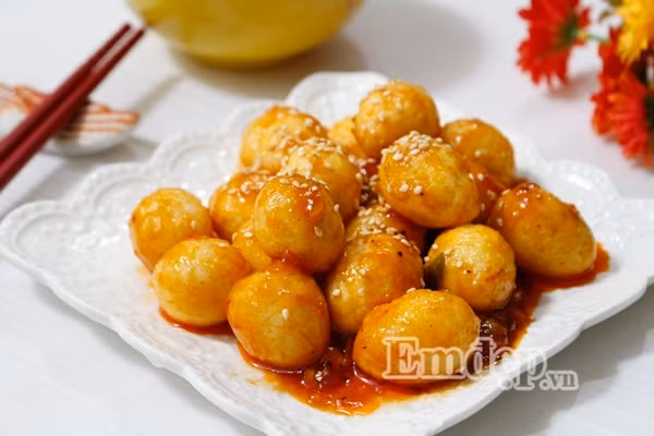 10 phut lam trung cut sot chua ngot don gian ngon com