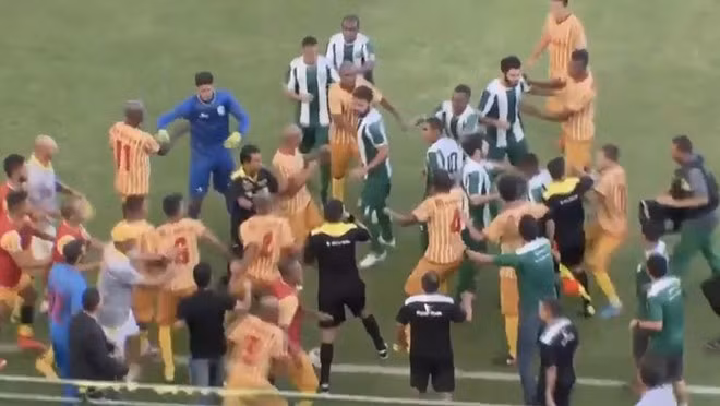 cau thu cdv brazil danh nhau du doi tren san