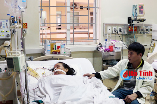 ha tinh 1 nu benh nhan nguy kich do ngo doc ruou methanol