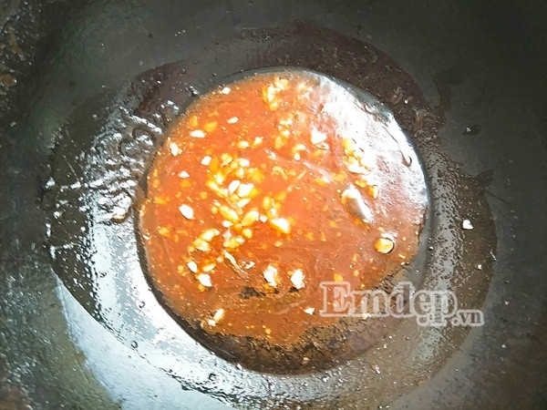 10 phut lam trung cut sot chua ngot don gian ngon com