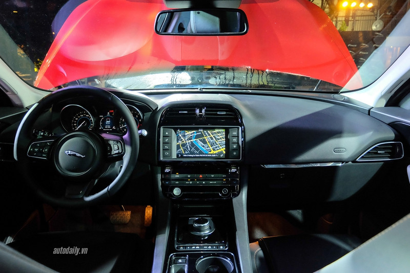 Chi tiết SUV hạng sang Jaguar F-PACE vừa ra mắt tại Việt Nam ảnh 9 chi tiet suv hang sang jaguar f pace vua ra mat tai viet nam