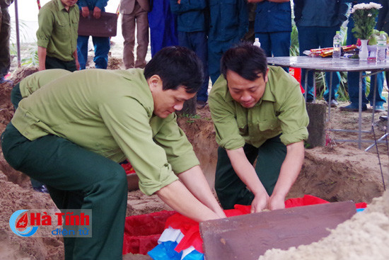 quy tap an tang hai cot 2 liet sy vua tim duoc o cam xuyen