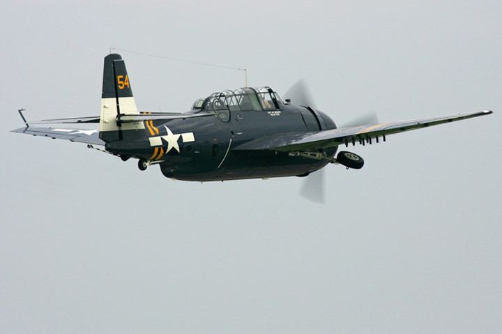 chien dau co grumman avenger anh hung tham lang diet tau san bay