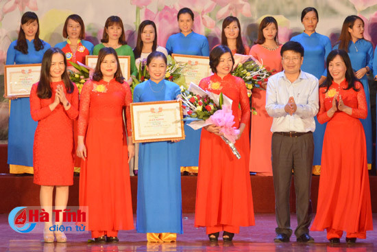 lien hoan hat ru va hat dan ca mung thanh cong dai hoi phu nu toan quoc