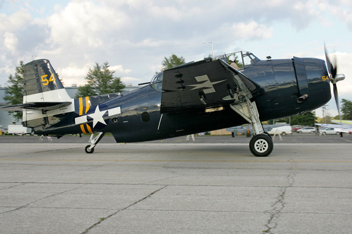 chien dau co grumman avenger anh hung tham lang diet tau san bay