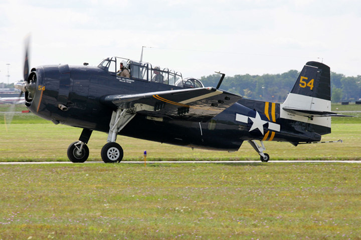 chien dau co grumman avenger anh hung tham lang diet tau san bay