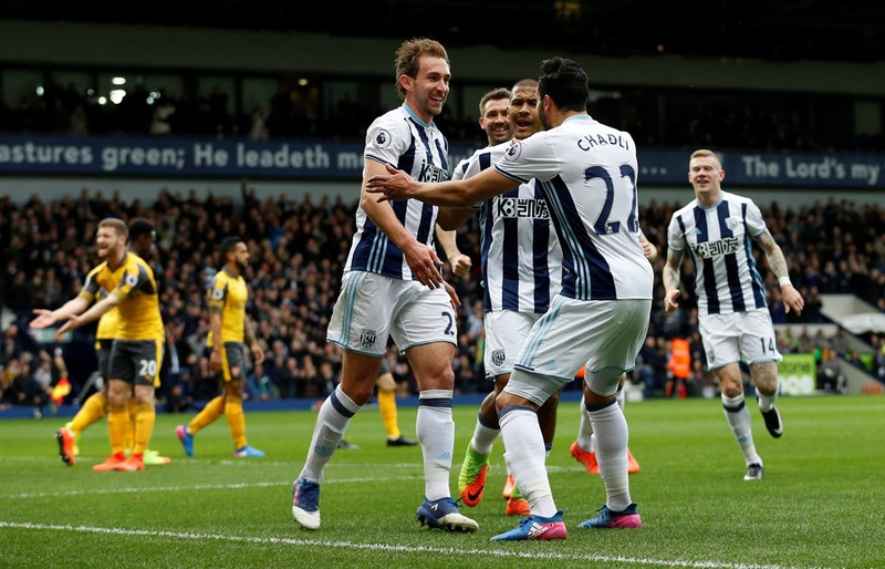 arsenal thua tran thu 2 lien tiep wenger doi dien nguy co bi sa thai