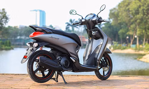 Xe nặng 97 kg, độ cao yên 770 mm. yamaha janus ban dac biet thach thuc honda vision o viet nam