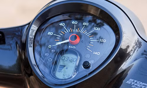 Bảng đồng hồ trang trí chân kim màu đỏ. yamaha janus ban dac biet thach thuc honda vision o viet nam