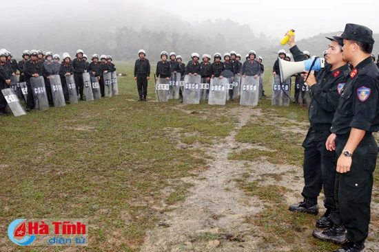 canh sat co dong dam bao san sang chien dau moi tinh huong