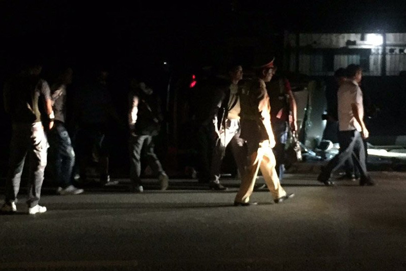 cong an no sung bat doi tuong van chuyen 100 banh heroin