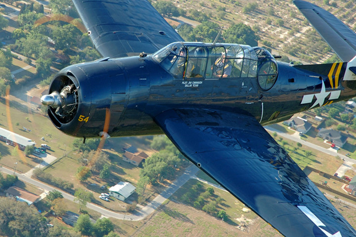 chien dau co grumman avenger anh hung tham lang diet tau san bay