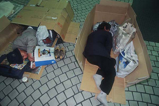 Giám đốc trẻ ở Hà Nội từ chối giúp đỡ cậu bé ăn xin và thái độ bất ngờ của mọi người ảnh 3 giam doc tre o ha noi tu choi giup do cau be an xin va thai do bat ngo cua moi nguoi