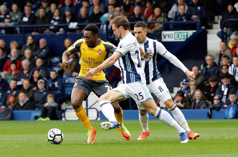 arsenal thua tran thu 2 lien tiep wenger doi dien nguy co bi sa thai