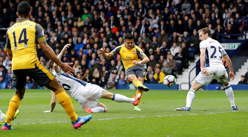 arsenal thua tran thu 2 lien tiep wenger doi dien nguy co bi sa thai