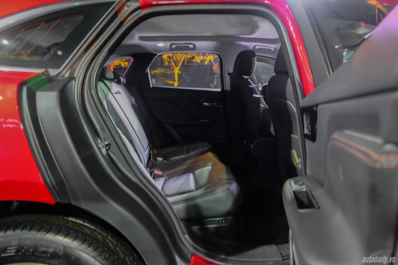 Chi tiết SUV hạng sang Jaguar F-PACE vừa ra mắt tại Việt Nam ảnh 11 chi tiet suv hang sang jaguar f pace vua ra mat tai viet nam