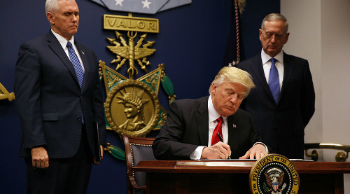 the gioi ngay qua tham phan lien bang ngan lenh cam di lai moi cua ong trump
