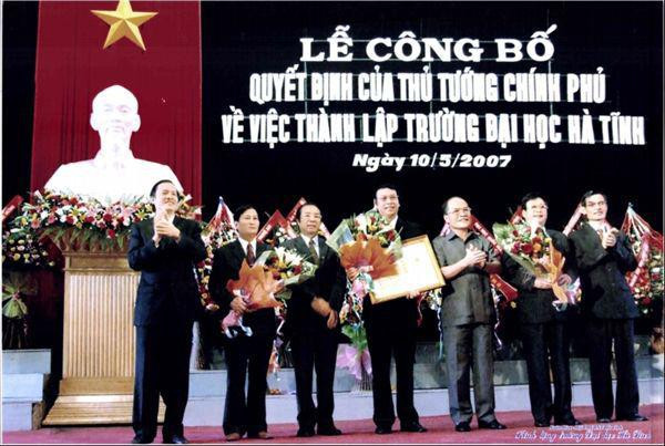dai hoc ha tinh gioi thieu tu lieu lich su nhan ngay thanh lap truong