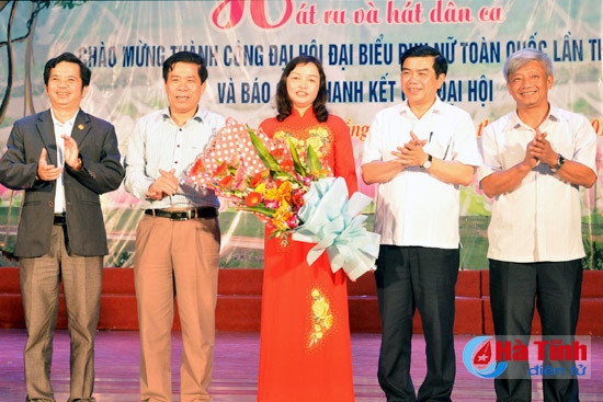 lien hoan hat ru va hat dan ca mung thanh cong dai hoi phu nu toan quoc