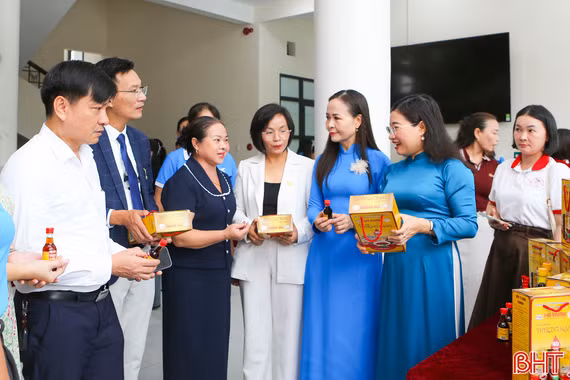 Sôi nổi diễn đàn "Tháng nghe phụ nữ nói" tại Hà Tĩnh