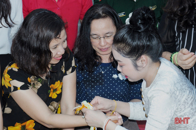 Vui tết Bunpimay cùng sinh viên Lào tại Hà Tĩnh