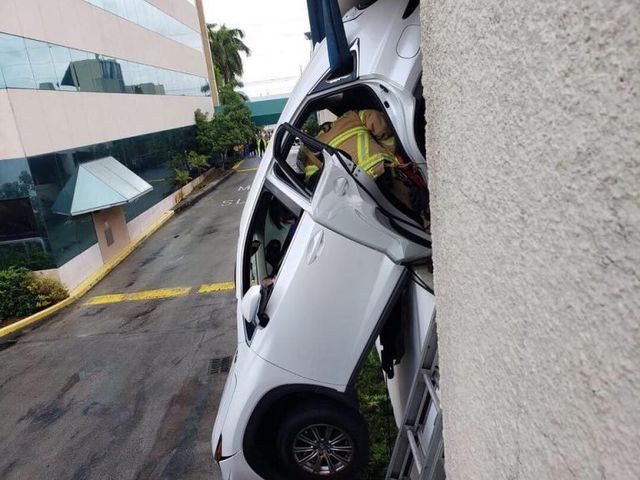 Một vụ nhầm chân ga... “may mắn”