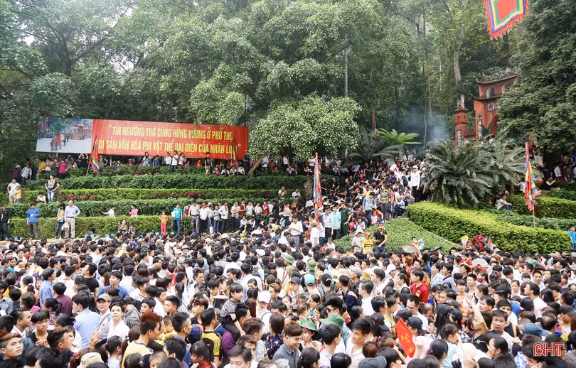 Vẫn còn vọng giữa đất trời tiếng ngân...