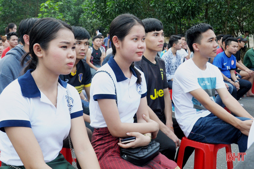 Vui tết Bunpimay cùng sinh viên Lào tại Hà Tĩnh