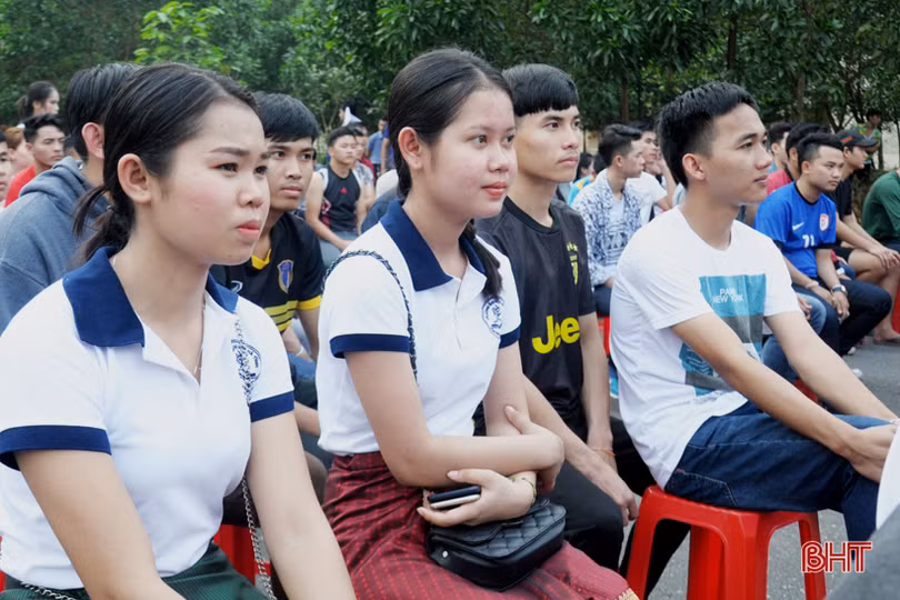 Vui tết Bunpimay cùng sinh viên Lào tại Hà Tĩnh