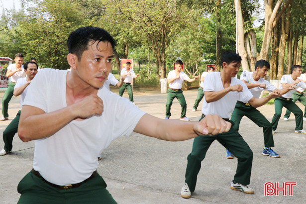 Đồn Biên phòng Lạch Kèn ra quân huấn luyện đầu năm