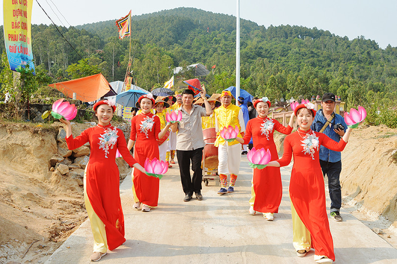 Rước linh vị các Vua Hùng tại Kinh đô Ngàn Hống trước giờ Giỗ Tổ ở Hà Tĩnh