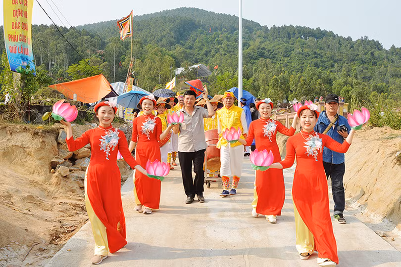 Rước linh vị các Vua Hùng tại Kinh đô Ngàn Hống trước giờ Giỗ Tổ ở Hà Tĩnh