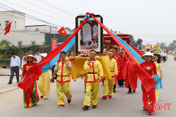 Đón nhận bằng di tích lịch sử văn hóa Quốc gia nhà thờ Nguyễn Bật Lãng