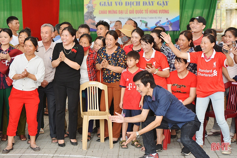 Tranh tài đẩy gậy mừng lễ Giỗ Tổ Hùng Vương ở Hà Tĩnh