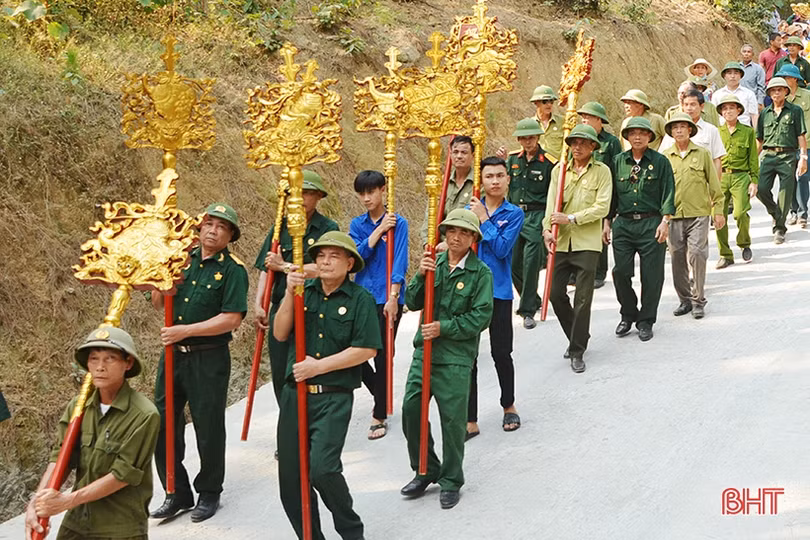 Rước linh vị các Vua Hùng tại Kinh đô Ngàn Hống trước giờ Giỗ Tổ ở Hà Tĩnh