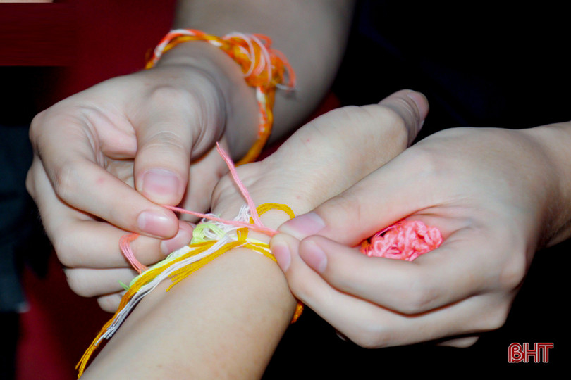 Vui tết Bunpimay cùng sinh viên Lào tại Hà Tĩnh