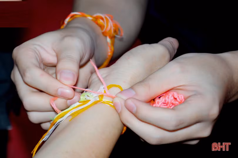 Vui tết Bunpimay cùng sinh viên Lào tại Hà Tĩnh