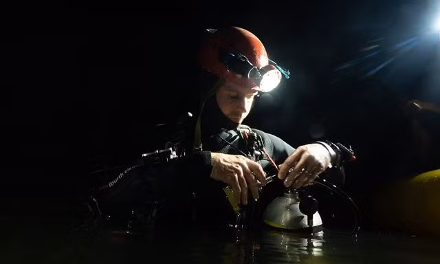 Hành trình khám phá sông ngầm bí ẩn trong hang Sơn Đoòng