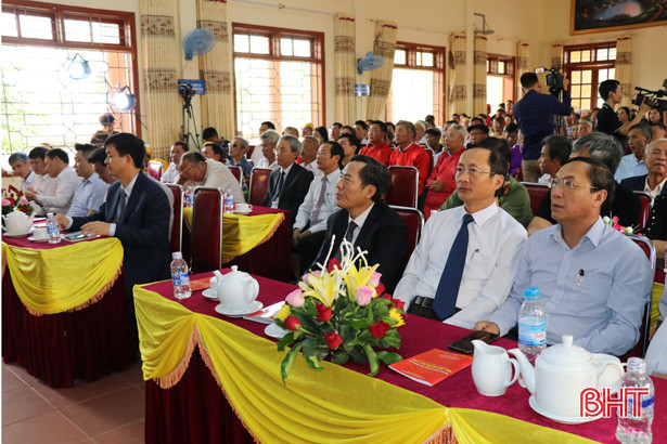 Đón nhận bằng di tích lịch sử văn hóa Quốc gia nhà thờ Nguyễn Bật Lãng