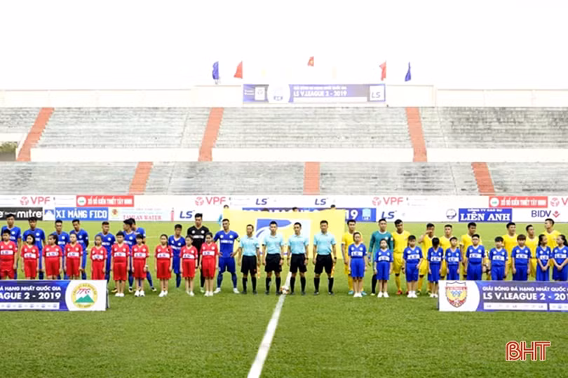 Cổ động viên Hồng Lĩnh Hà Tĩnh: Đội bóng trong trái tim tôi!