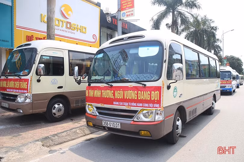 Cổ động viên Hà Tĩnh lên đường “nhuộm đỏ” thành Vinh