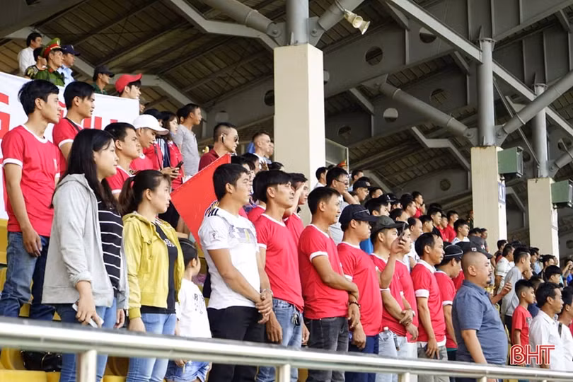 Cổ động viên Hồng Lĩnh Hà Tĩnh: Đội bóng trong trái tim tôi!