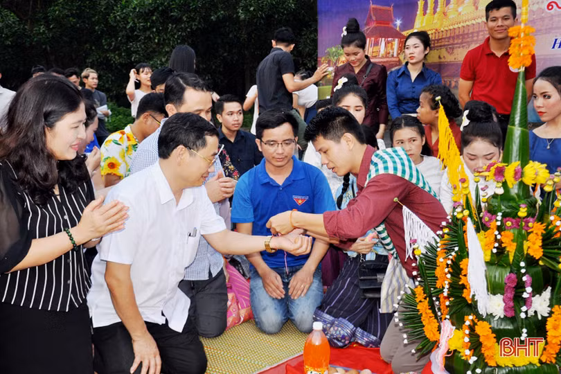 Vui tết Bunpimay cùng sinh viên Lào tại Hà Tĩnh