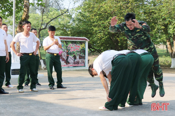 Đồn Biên phòng Lạch Kèn ra quân huấn luyện đầu năm