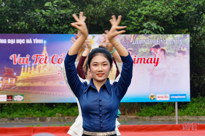Vui tết Bunpimay cùng sinh viên Lào tại Hà Tĩnh