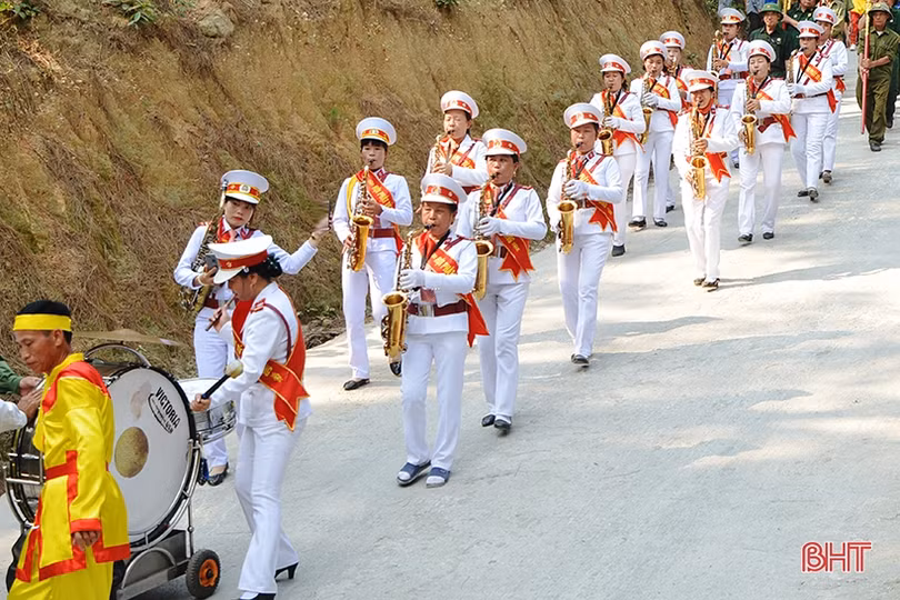 Rước linh vị các Vua Hùng tại Kinh đô Ngàn Hống trước giờ Giỗ Tổ ở Hà Tĩnh