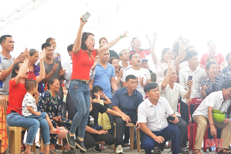 Tranh tài đẩy gậy mừng lễ Giỗ Tổ Hùng Vương ở Hà Tĩnh