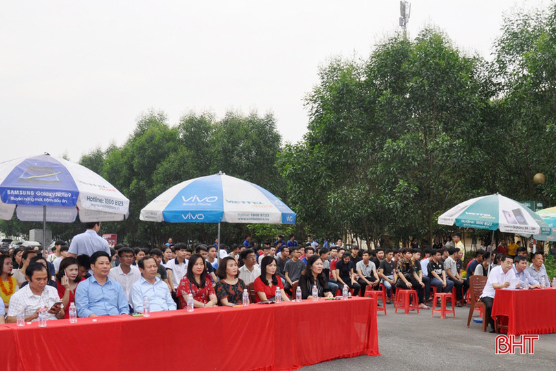 Vui tết Bunpimay cùng sinh viên Lào tại Hà Tĩnh